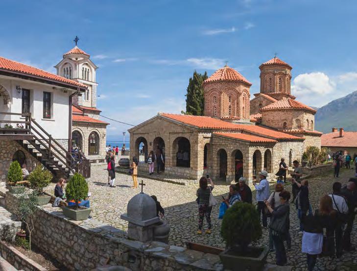 Hroby oboch svätcov sa nachádzajú na protiľahlých brehoch Ochridského jazera, prvý v kostole sv. Klimenta v meste Ochrid a druhý v kláštore sv.
