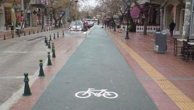Ποδηλατόδρομοι Ο ποδηλατόδρομος είναι μια λωρίδα κυκλοφορίας των ποδηλάτων και μόνο, με ειδικό σήμα και