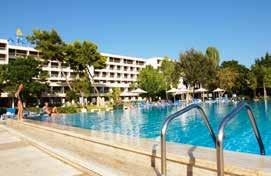 Nikki Beach Resort & Spa 5* Πόρτο Χέλι Το Nikki Beach Resort & Spa βρίσκεται σε μια παραθαλάσσια τοποθεσία, σε απόσταση 1,5χλμ. από το Πόρτο Χέλι.