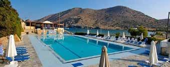 Dolphin Bay 4* Σύρος Το Dolphin Bay βρίσκεται στον κόλπο του Γαλησσά, μόλις 7χλμ. από την πρωτεύουσα της Σύρου.