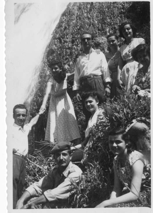 html) Εικόνα 4: Θεσσαλονικείς και Βεροιώτες σε κοινή εκδρομή στο Μπατάνι στη σημερινή περιοχή Παπάκια της Βέροιας, 1954 Από τη