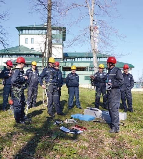 ПОЧИЊУ ОБУКЕ У ОБРАЗОВНОМ ЦЕНТРУ НОРЦЕВ НА ИРИШКОМ ВЕНЦУ Превентива смањује повреде Због континуиране обуке, контроле надлежних али и директора на терену, у првих шест месеци 2013.