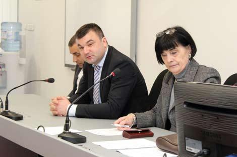 ПЕНЗИОНЕРСКИ КУТАК СКУПШТИНА ГРАНСКЕ ОРГАНИЗАЦИЈЕ ПЕНЗИОНИСАНИХ РАДНИКА ЕВ Наставити активности и дружења Усвојен Извештај о финансијском пословању за прошлу годину и План прихода и расхода за текућу