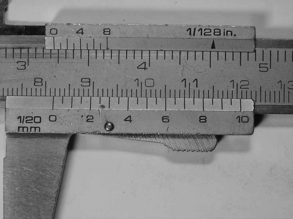 obr.2 mikrometrické meradlo l = 73,77 mm obr.3 posuvné meradlo l = 81,70 mm Postup : Odmerajte výšku valčeka a jeho priemer posúvnym meradlom s nóniom.