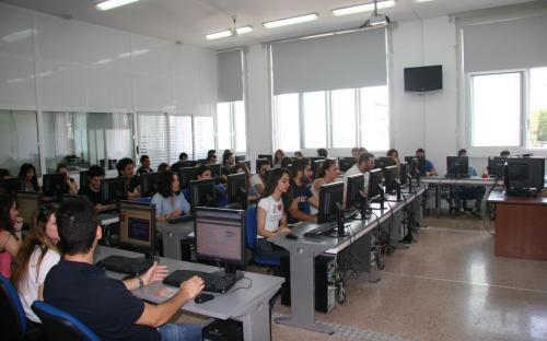 Το διδακτικό προσωπικό: μέλη ΔΕΠ του Τμήματος συνεργασίες με μέλη ΔΕΠ άλλων Τμημάτων, διδάσκοντες ΠΔ 407/80, συμβασιούχοι διδάσκοντες Το διοικητικό