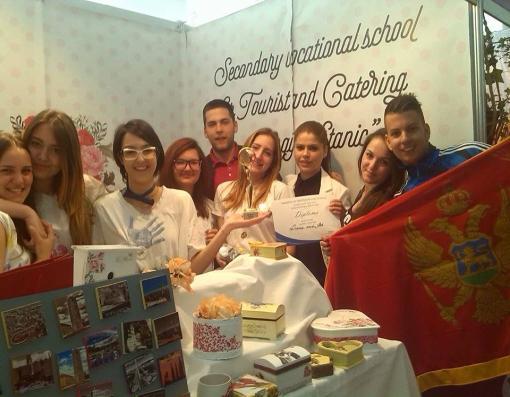 Међународни сајам виртуелних предузећа Ове ученици наше школе учествовали су на Међународном сајму виртуелних предузећа који се традиционално одржава у Пловдиву у Бугарској. Сајам је одржан 23. 04-24.