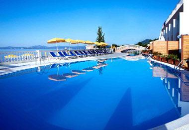 Το ξενοδοχείο διαθέτει επίσης υπαίθριο γυµναστήριο, 2 πισίνες, θαλάσσια σπορ (µε χρέωση), εκδροµές ποδηλασίας, πινγκ πονγκ κ.ά. δραστηριότητες. Ακόµη διαθέτει «Aphrodite Spa», µε έκταση 1.000 τ.µ., πανοραµική θέα στο Ιόνιο και µια µεγάλη γκάµα θεραπειών οµορφιάς και ευεξίας.