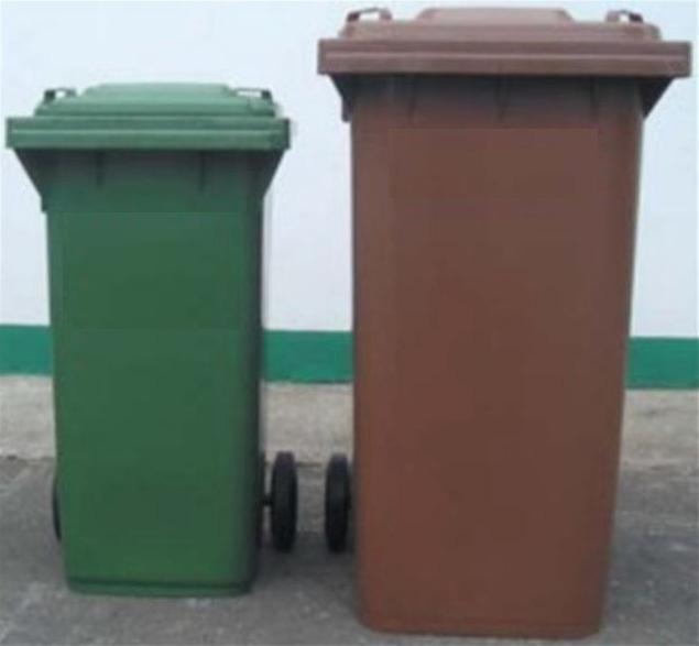 baštenki otpad, trava, grane i sl.) potrebno je obezbjediti dovoljan broj plastičnih kanti zapremine 120 i 240 litara (Slika 18.), te minimalno 1 metalni kontejner otvorenog tipa V= 7 m 3 ().