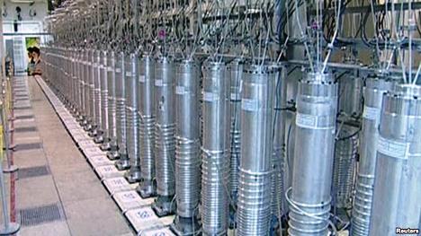 У нуклеарној индустрији стандардно се користе гасне центрифуге за раздвајање гасова 235 UF 6 и 238 UF 6 при изотопском обогаћивању уранијума.