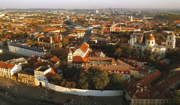 Daugumoje Vakarų Europos šalių miestų įrengtos modernios buitinių atliekų deginimo stotys, kuriose gaminama elektra ir šiluma, tiekiama vartotojams per centralizuoto šilumos tiekimo vamzdynus.