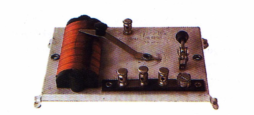 Μικρόφωνα Το πρώτο ραδιόφωνο ονομάζονταν συσκευή κρυστάλλου.