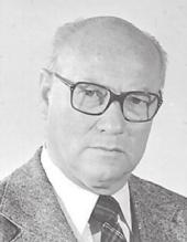 Prof. MUDr. Juraj Červenka, CSc. (* 30. 6. 1918-3. 7. 2001) Prof. MUDr. Juraj Červenka, CSc. sa narodil v Trenčíne. Je zakladateľom a nestorom modernej epidemiológie na Slovensku.