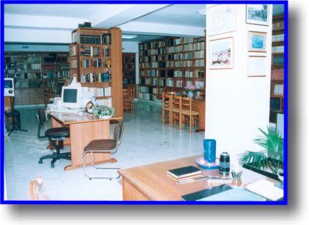 Π.5.7 Δημοτική Βιβλιοθήκη Ιδρύθηκε το 1998 και λειτουργεί ως ξεχωριστό ΝΠΔΔ. Διοικείται από 5μελές Συμβούλιο με πρόεδρο τον εκάστοτε Δήμαρχο.