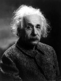 Άλμπερτ Αϊνστάιν (1879-1955) Ο Άλμπερτ Αϊνστάιν (Albert Einstein, τονισμός στα Γερμανικά: Άλμπερτ Άινσταϊν), που από πολλούς θεωρείται ως ο μεγαλύτερος φυσικός του 20ου αιώνα, γεννήθηκε στην Ουλμ