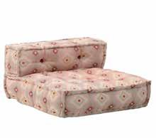 ΚΑΘΙΣΜΑΤΑ HD ΚΑΝΑΠΕΣ ΤΡΙΘΕΣΙΟΣ MULTI 200X70X60 7-50-123-0003 24400 HD ΜΑΞΙΛΑΡA ΔΑΠΕΔΟΥ ΥΦΑΣΜΑΤΙΝΗ INDIGO ΡΟΖ 80Χ80Χ43 7-40-122-0011 21150 142 HD ΠΟΛΥΘΡΟΝΑ ΥΦΑΣΜΑΤΙΝΗ ΠΟΛΥΧΡΩΜΗ 80Χ80Χ43 7-50-122-0005
