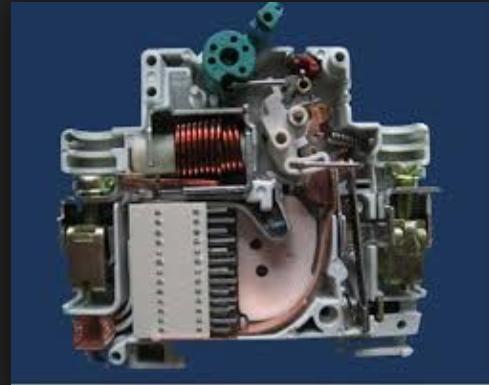במפסקים מסוימים ניתנת לכיול לפי תנאי העבודה של המנוע, כלומר זמן ניתוק הוא פונקציה של גודל הזרם. 1.