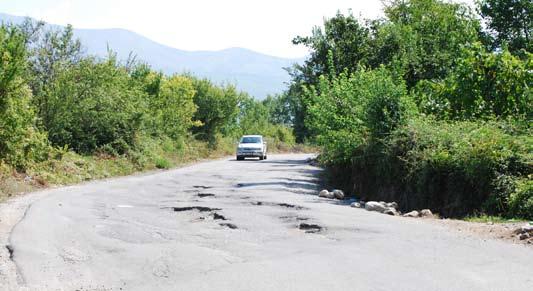 2 - Korrik 2013 Qytetarët dibranë, ashtu si gjithë qytetarët e tjerë të Republikës së Shqipërisë u takon të kenë rrugën e asfaltuar, të shkurtër dhe të mirëmbajtur.