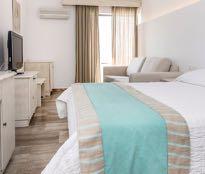 Φιλοξενία Αν επιλέξετε το Aeolos Bay Hotel για τη διαμονή σας στην Τήνο θα φιλοξενηθείτε σε κάποιο από τα 69 ευρύχωρα δωμάτιά του, με τη θέα που προτιμάτε.
