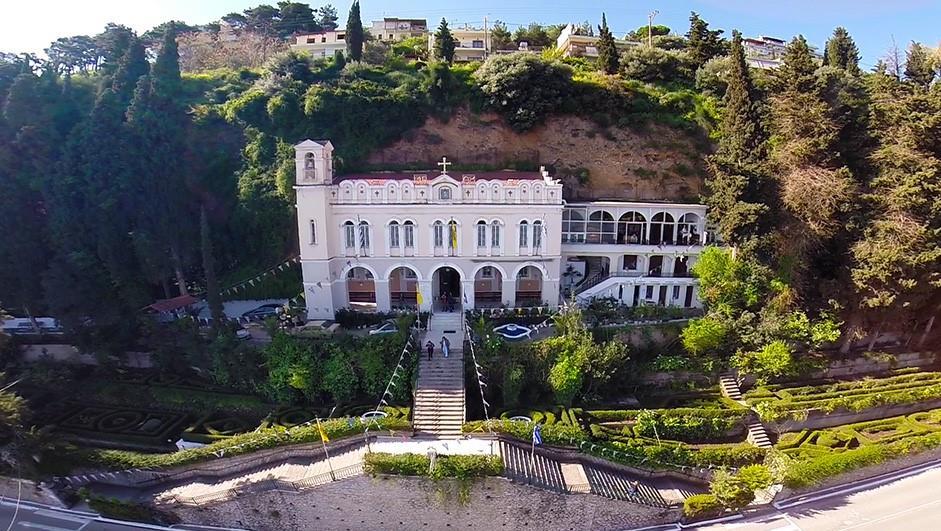 μυστηριακά. Στο σημείο σύντομα ανοικοδομείται ναός και ο ναυαγός γίνεται ασκητής στο πρώτο ασκηταριό, το οποίο εξελίχθηκε με την πάροδο των ετών σε μοναστήρι.