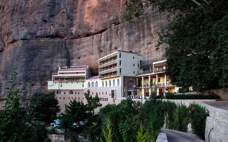 2η ημέρα: Καλάβρυτα Μέγα Σπήλαιο Μονή Αγίας Λαύρας Σπήλαιο Λιμνών Βυτίνα Φαράγγι Λούσιου ποταμού Μεγαλόπολη Σπάρτη Αφού πάρουμε το πρωινό μας, θα ξεκινήσουμε την περιήγησή μας στην παλαιότερη μονή