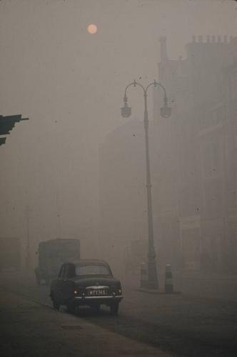 6 priedas Smogas Smogas tai dūmų ir rūko mišinys. Šis ţodis kilęs iš anglų kalbos ir gautas sujungus du ţodţius: smoke dūmai ir fog rūkas.