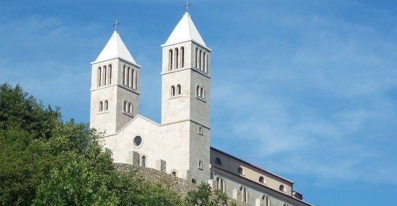 Slika 5: Župna crkva Svetog Mihovila u Kijevu Iza Crkve se nalazi