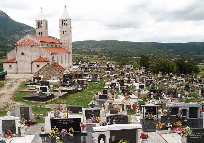 Groblje je kroz dvije faze proširivano, a u planu je, ukoliko bude