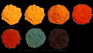 lahko mešamo EV R: Svetloba in barve 53 Kaj so to pigmenti Pigmenti so snovi, ki