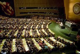 Ο Οργανισμός Ηνωμένων Εθνών είναι ένας οργανισμός παγκόσμιας εμβέλειας μεταξύ των κρατών του κόσμου με σκοπό τη συνεργασία στο διεθνές δίκαιο, την