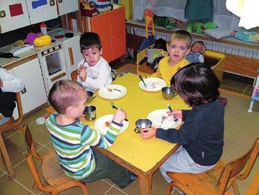 Sve to moæe potaknuti samostalnost u odabiru hrane, a ako usadimo zdrave prehrambene navike u ranom djetinjstvu, one Êe ih pratiti i kroz buduêi æivot.