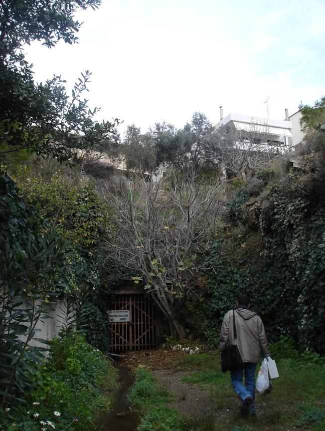 Το σύνολο των πετρωμάτων της Λαυρεωτικής είναι σχηματισμοί Μεσοζωικής ηλικίας μεταμορφωμένοι σε υψηλές πιέσεις που ανήκουν στην Κυκλαδική Κυανοσχιστολιθική Ενότητα (CBU), σύμφωνα με νέα δεδομένα