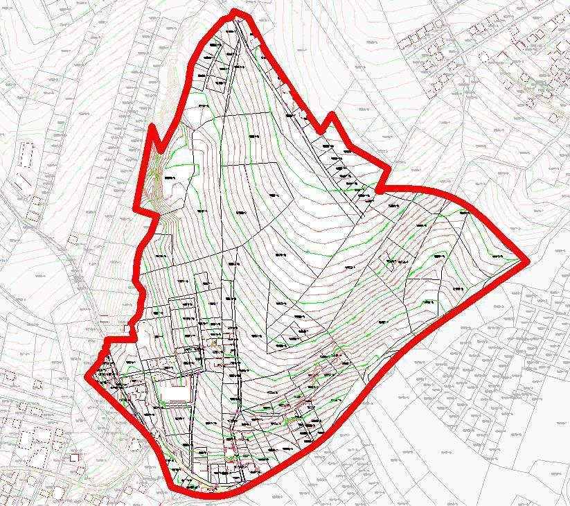 TOPOGRAFIA Terreni ka pjerrtësi 5.8 % (nga lartësia mbidetare 672 m. m. d. në veri dhe 643 m. m. d. në jug) deri 9.2 % (nga pika më e lartë në veri deri te kufiri në lindje).