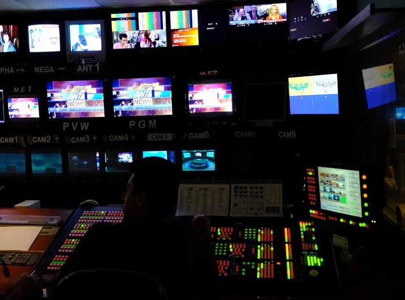 Γιατί στο ΑΝΤ1 ΜediaLab Οι απόφοιτοι του ANT1 MediaLab έχουν στελεχώσει τα τελευταία 27 ολόκληρα χρόνια τόσο τις εταιρείες του Ομίλου ΑΝΤΕΝΝΑ όσο και άλλους τηλεοπτικούς σταθμούς, εκδοτικά