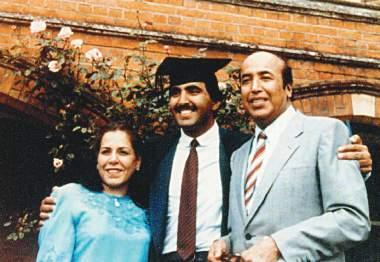 مع زوجته وابنهما عبد