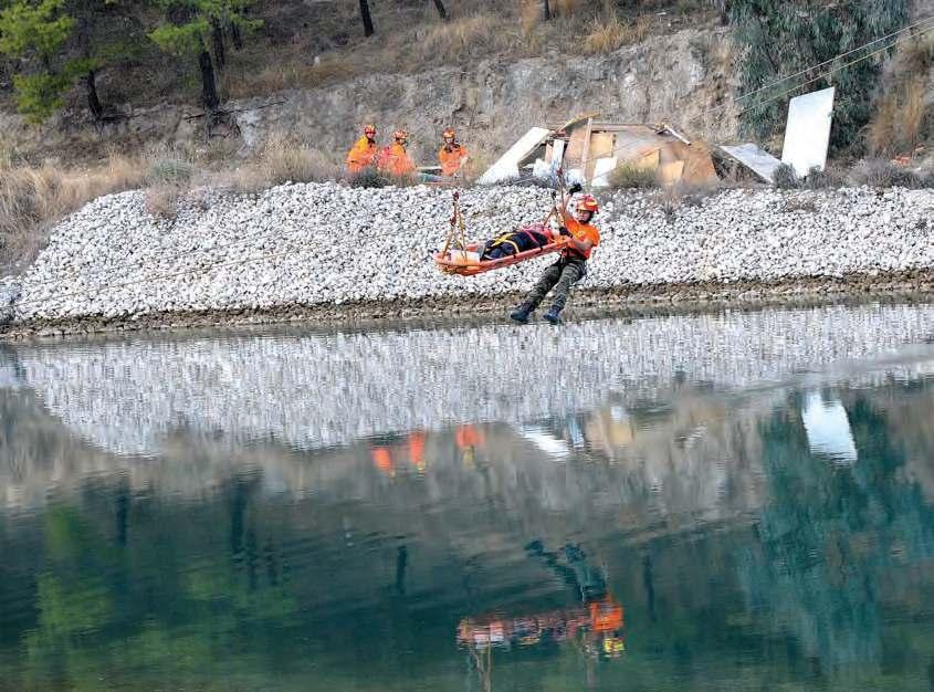 ΠΑΡΟΥΣΙΑΣΗ 747 Ειδικό Τάγµα Μηχανικού Η συγκρότηση της Μονάδας αποφασίσθηκε τον Ιανουάριο του 2008 µετά τις καταστροφικές πυρκαγιές