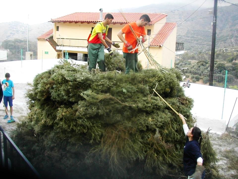 του Επιταφίου Ø Μεγάλο Σάββατο 7 Απριλίου 2018 Κατασκευή φουνάρας και