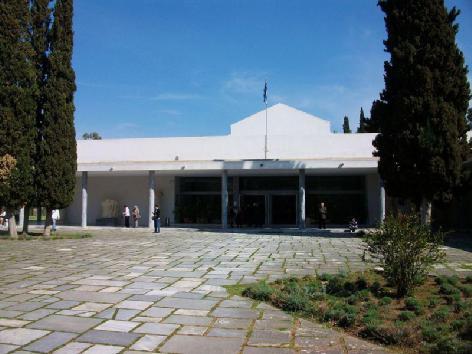 Το Αρχαιολογικό Μουσείο Ολυμπίας, που εποπτεύεται από τη Ζ Εφορεία Προϊστορικών και Κλασικών Αρχαιοτήτων, αποτελεί ένα ζωντανό οργανισμό, ο οποίος, ιδιαίτερα μετά την αναμόρφωσή του το 2004, με την