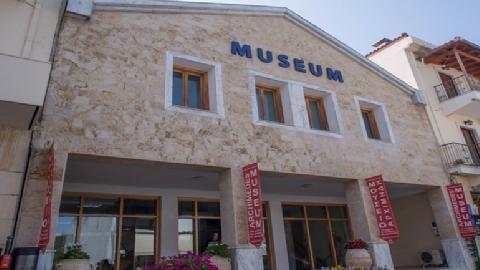 Εικόνα 11. Μουσείο Αρχιμήδη. (left.