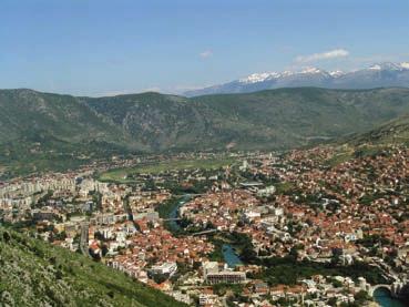 Rastom i razvojem kroz osmansko, a naročito austrougarsko doba, Mostar je poprimio obrise modernoga europskog grada, a u novijoj povijesti na prijelazu iz 20. u 21.