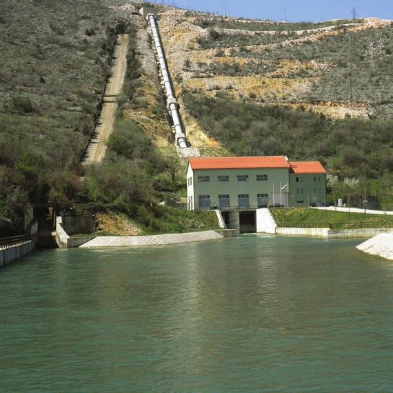 Uvod Prvi idejni projekt za Hidroelektranu Mostarsko blato izrađen je davnih sedamdesetih godina prošloga stoljeća, a zbog svoga višenamjenskoga karaktera Vlada Federacije 2010.