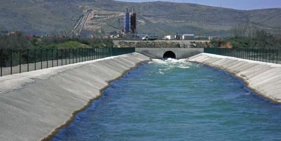 Jasenice. Odvodni kanal sastoji se od: ulazne građevine, slapišta, odvodnoga kanala-tunela, izlaznog portala kanala-tunela, odvodnoga trapeznoga kanala i uređenoga ušća u Neretvu.