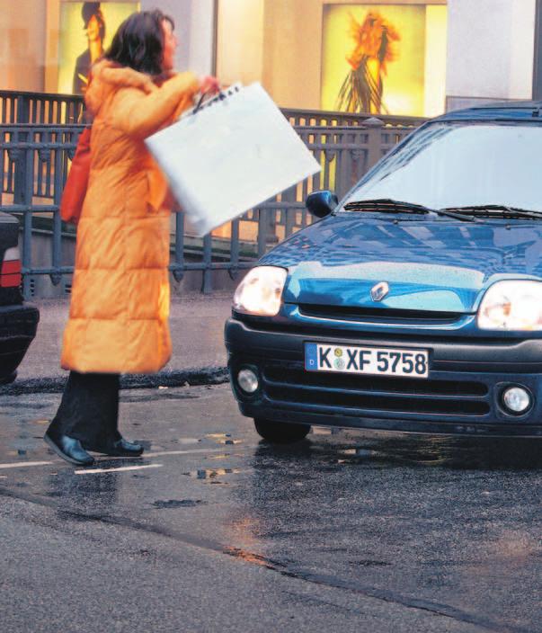 Modelio modernizacija, turtingesnė bazinė įranga. 2005 m. rugpjūtis. Naujos modelio kartos Clio III pasirodymas. Renault Clio Metai 1998--2005 Variklis 1.6, 16 V Galia 107 AG Kaina nuo 10 t kst.