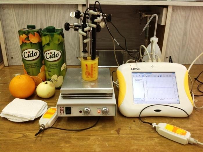 7 pav. Sulčių ph ir elektrinio laidžio matavimo stendas 8 pav. Natūralių apelsinų (1) ir obuolių (2) sulčių elektrinio laidžio matavimas. 2.7. NOVA5000 programinė įranga automatiškai atpažįsta jutiklius.