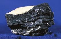 و الكبريتيدات : معادن تحتوي على عنصر فلزي واحد او اكثر كالرصاص والحديد والنيكل متحد مع الكبريت.