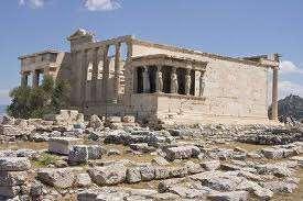 Je to v prvom rade Parthenón na Akropole, ktorý bol postavený v 5. stor. pred Kr. Stavali ho 15 rokov.