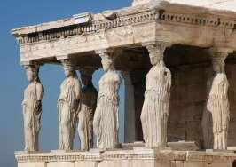 Erechtheon je postavený v iónskom slohu. Okrem Athény bol zasvätený aj Poseidónovi a mýtickému aténskemu kráľovi Erechtheovi.