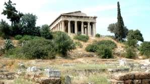 Na Héfaistovu počesť konali Gréci okázalé slávnosti. V Aténach boli dvojakého druhu: Héfaisteie a Chalkeie. Prvé sa konali v starších časoch každý rok, od roku 329 pred Kr.
