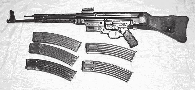 un triecienšautene ieguva nosaukumu G.3A2, ko 1964. gadā modernizēja (G.3A3 un G.3A4). 70. gados sāka izgatavot tās saīsināto variantu G.3K ar izbīdāmo laidi, īsāku stobru un klusinātāju.