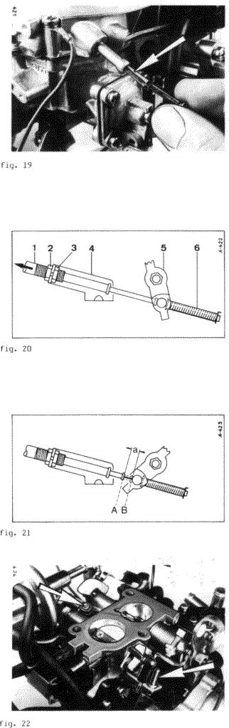 6. Filter na ulazu goriva (slika 19) Prije nego se karburator očisti, ukloniti filter (strelica). Filter se može izvući odvrtanjem vijka M3 čime se omogućava da se izvuče.