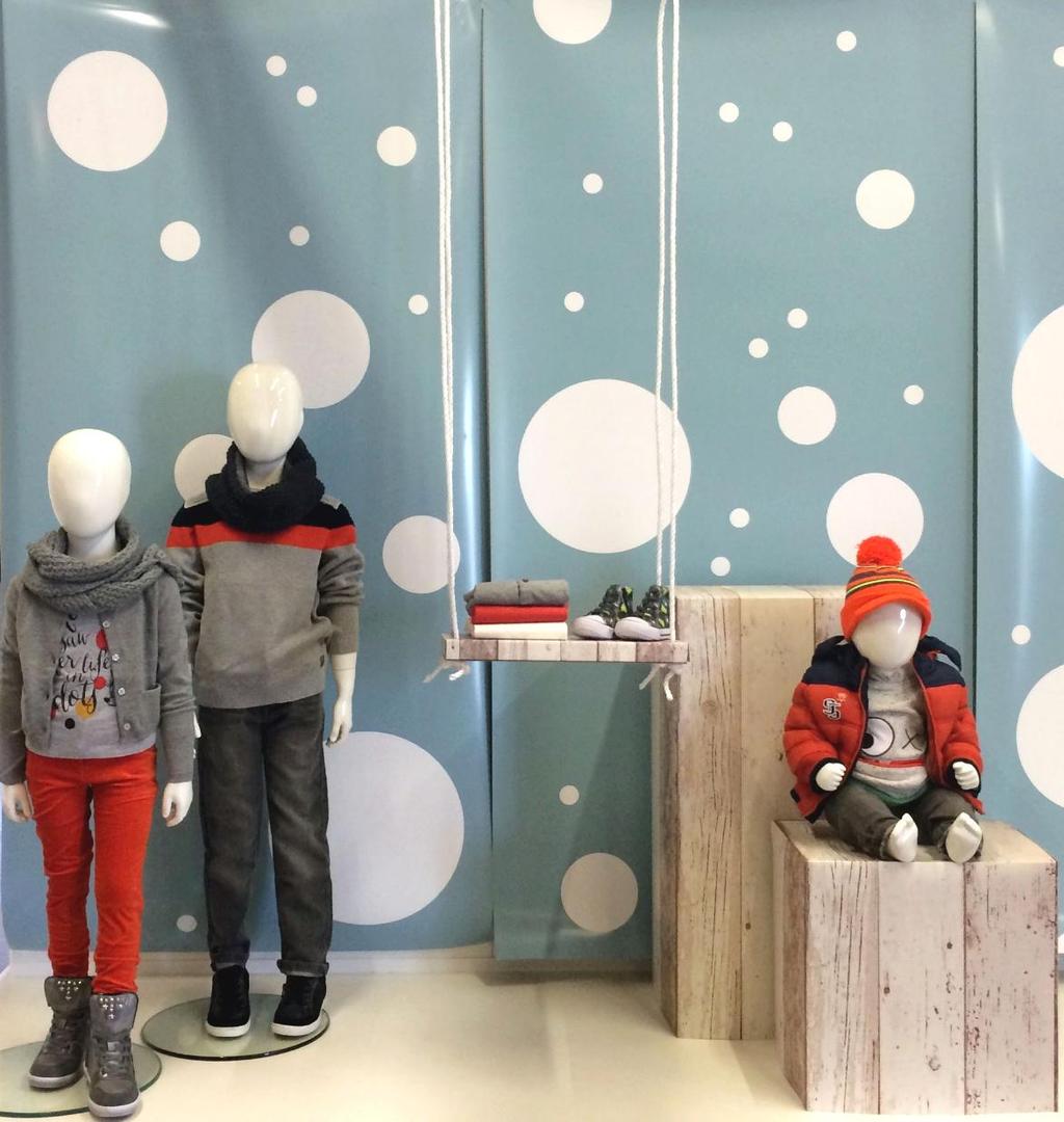 Moyenne vitrine/ Average showcase/ Escaparate intermediario / ΜeΣaia